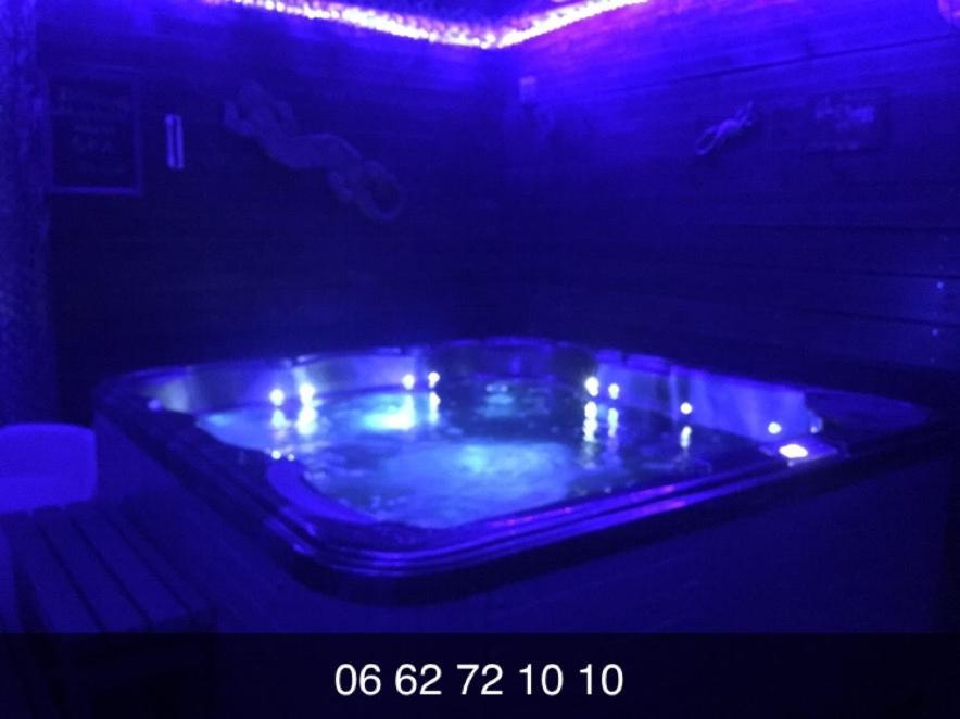Jacuzzi Prive Chambre Et Table D Hotes Vauvert Exteriör bild